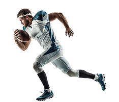 Atlet sprintând cu minge de fotbal, fundal portocaliu